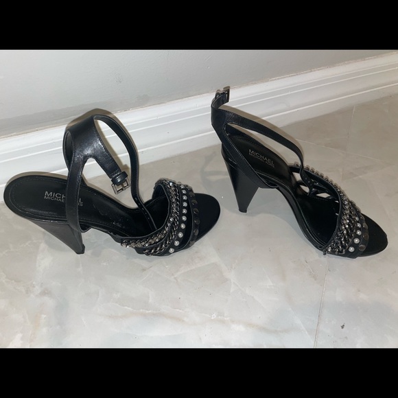 Beautiful Michael Kors heels - Picture 3 of 6
